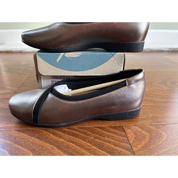 Clarks Pebble Metallic Un Darcey Ease Leather Flat - Women Size 5.5 M NEW Dressy - Picture 3 of 8